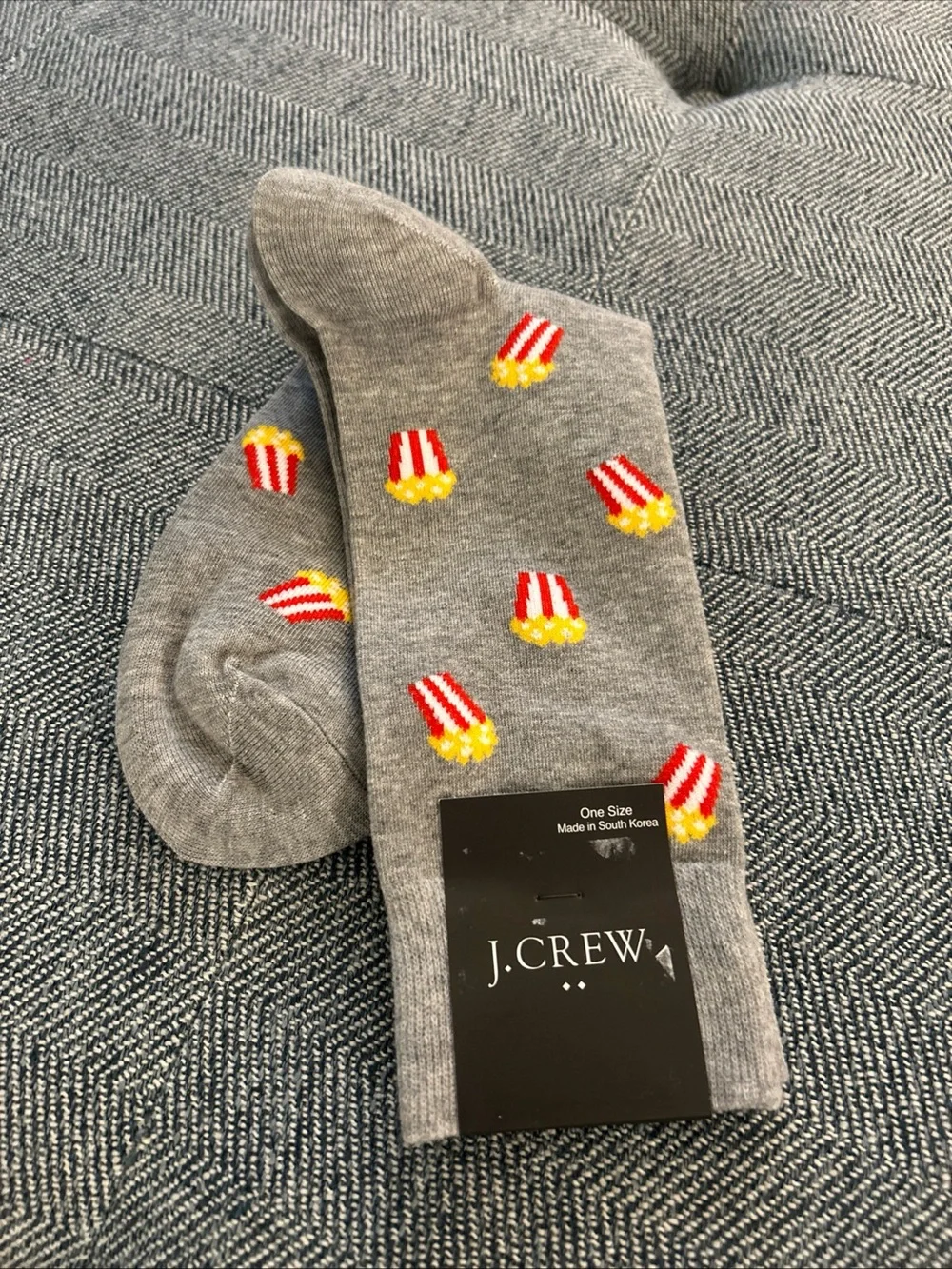 J. CREW~One Size~Men's Heather Gray POPCORN Novelty Casual Crew Socks- New